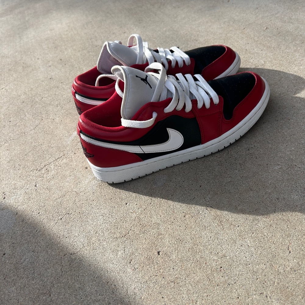 Jordan 1 Low Chicago flip